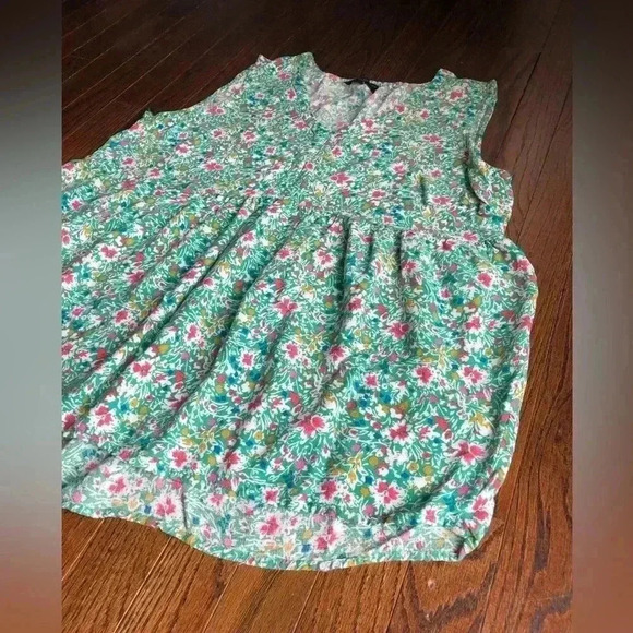 Cynthia Rowley Women’s 1X Bright Green Ruffled Floral V-Neck Sleeveless Blouse - Picture 2 of 10